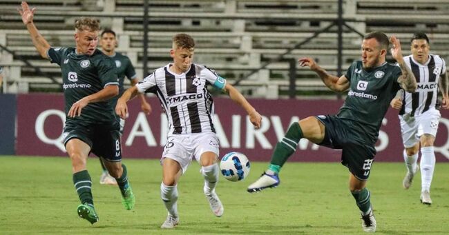 Màn chạm trán nảy lửa giữa Cerro Largo vs Danubio FC