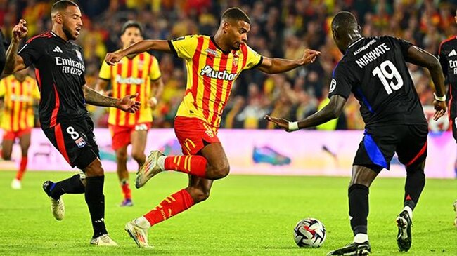 Soi kèo chuẩn xác Lens vs Lyonnais, 22h00 ngày 16/08 2 Màn chạm trán nảy lửa giữa Lens vs Lyonnais